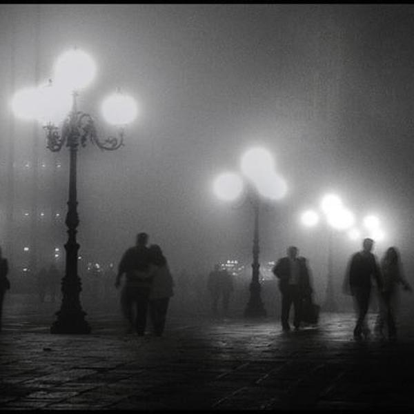 摄影数码公司Roby Bon的《foggyssaturday night》