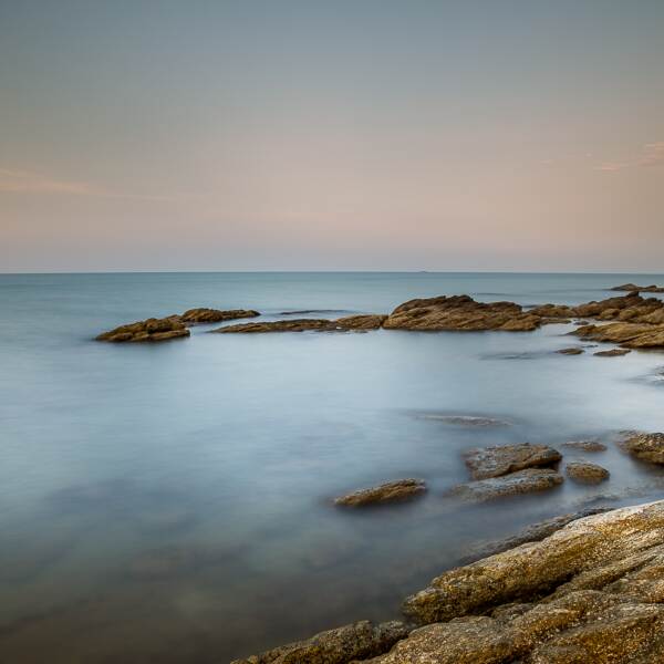 岩石海岸摄影由Joseph Aieta