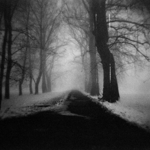 黑色道路由洛丽塔摄影中格式的电影