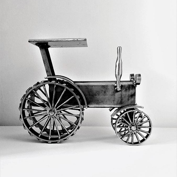古董拖拉机-老车辆系列由斯图卡金属