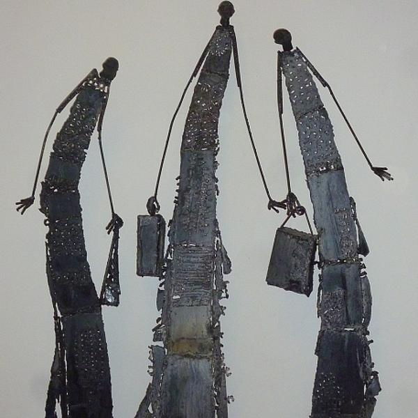 米里亚姆·鲁夫在金属雕塑中的《航海者》